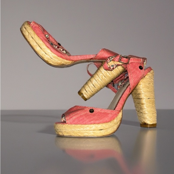 Stylish Pink Wedge Sandals - Picture 1 of 3